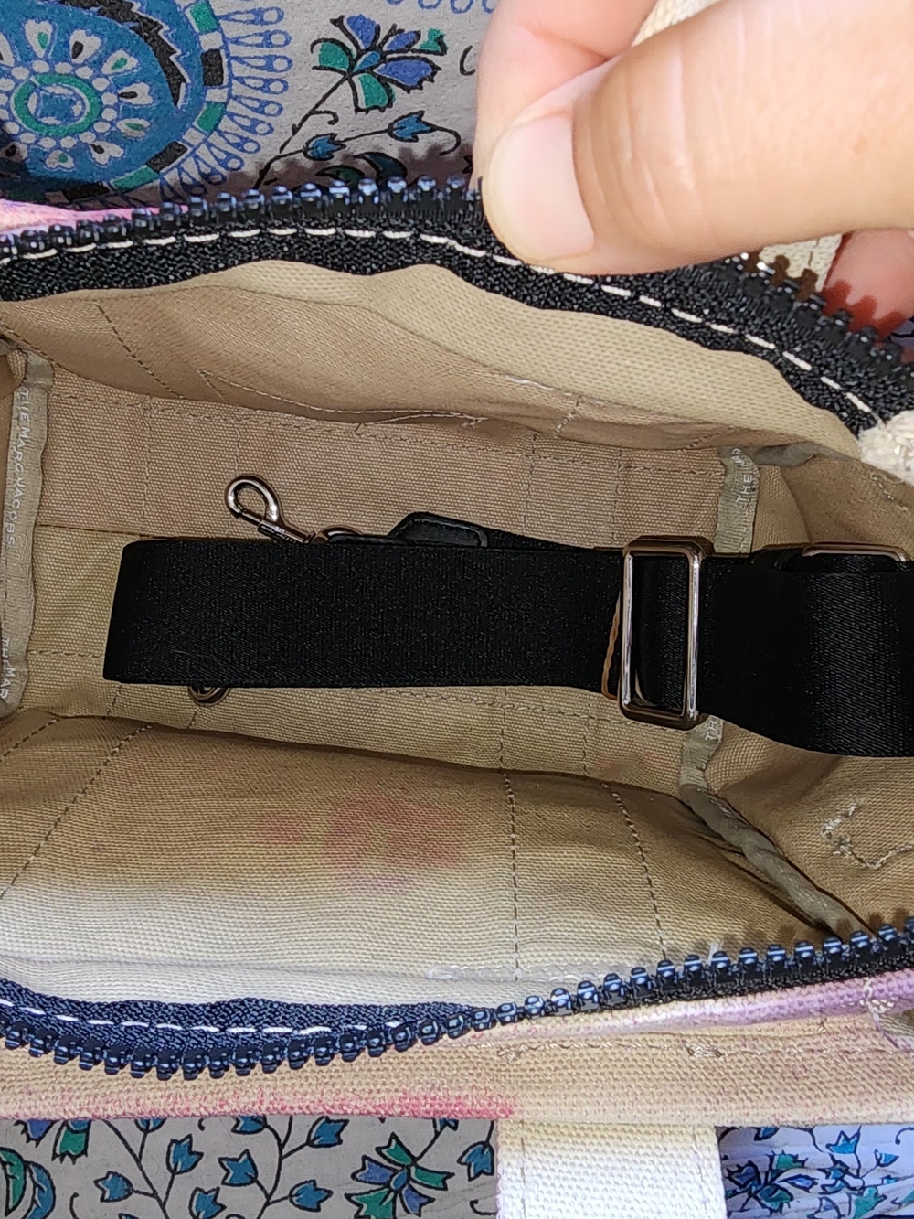 Marc Jacobs The Tote Bag - Picture 6 of 6